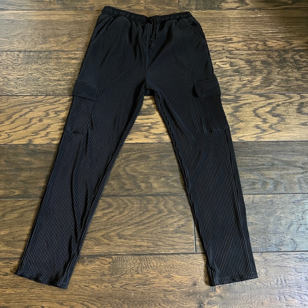 Boohooman pleated Black Cargo Pants with Sleek Design